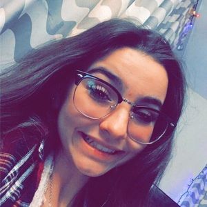 Meet your Posher, Kira